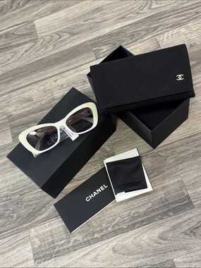 NEW Chanel Cat Eye Sunglasses acetate & glass pearls white frame with grey lens